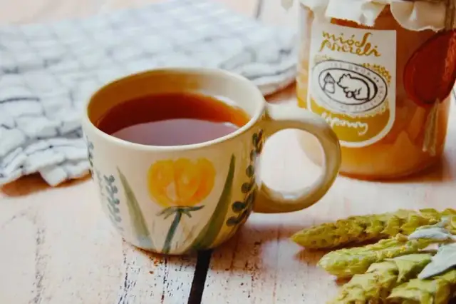 Jak zrobić herbatę fermentowaną w domu - proste kroki i porady