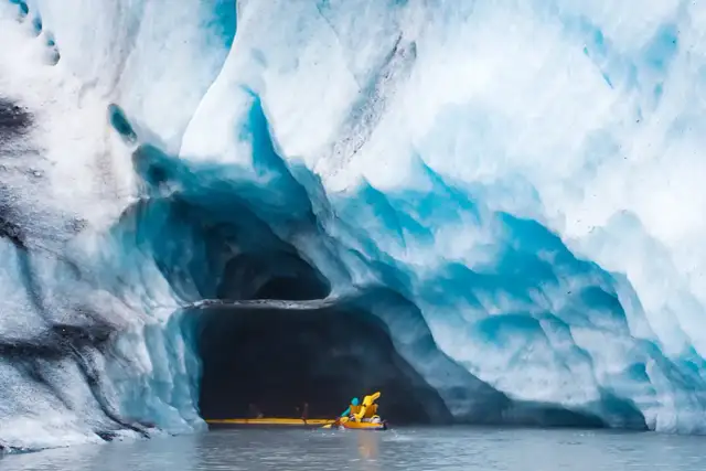Przewodnik po atrakcjach sezonowych na Alasce latem: co warto wiedzieć