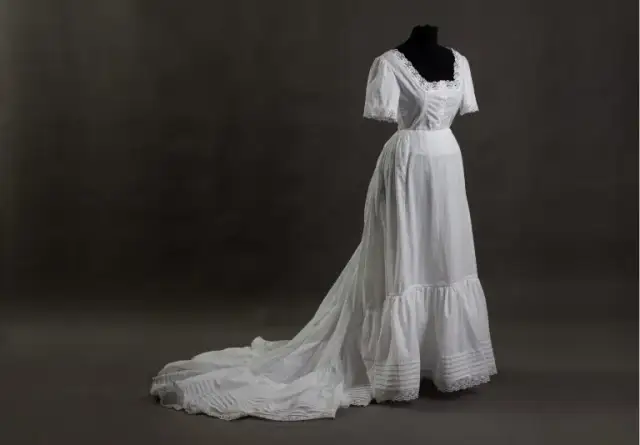 Bielizna damska XVIII wieku: Sekrety rokokowej sylwetki i mity