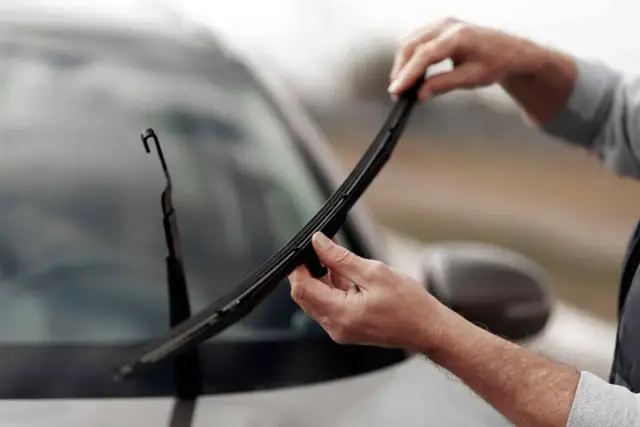 Jak założyć wycieraczki? Poradnik DIY krok po kroku!