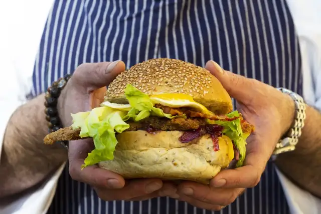 Hamburger fatto in casa: i segreti per un gusto da ristorante