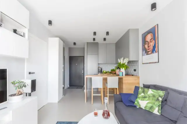 Mały salon z aneksem: Zyskaj przestrzeń! Porady i inspiracje