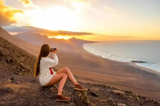 Ile trwa lot na Fuerteventurę? Sprawdź czas podróży z Polski