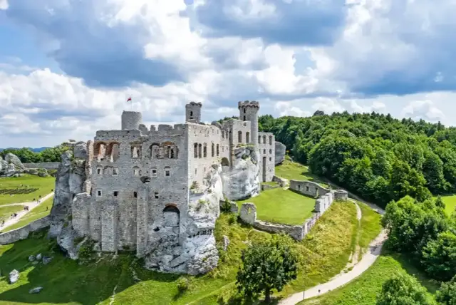 Szlak orlich gniazd trasa motocyklowa - odkryj najpiękniejsze miejsca