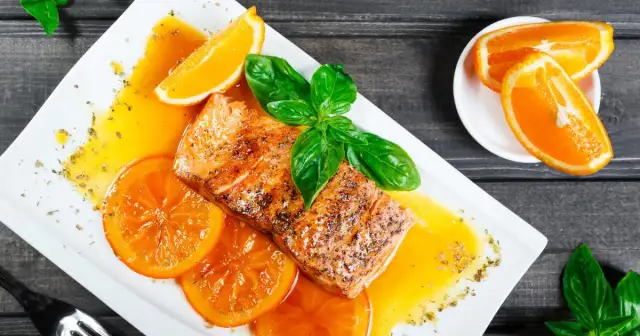 Z czym podawać łososia na obiad? Kompozycje, które zachwycą!