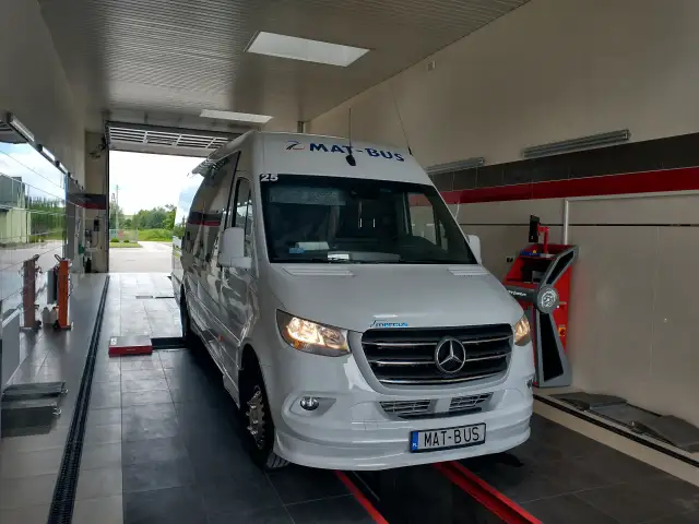 Busy Wolbrom-Miechów: Gdzie odjeżdżają? Rozkład i porady.