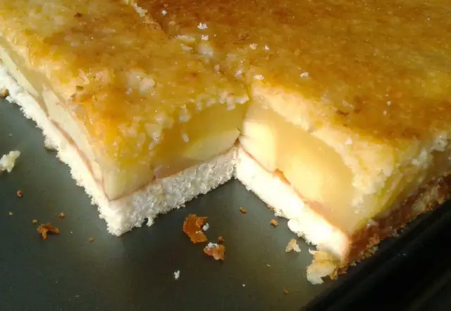 Przepis na ciasto jabłecznik z wiórkami kokosowymi, które zachwyca