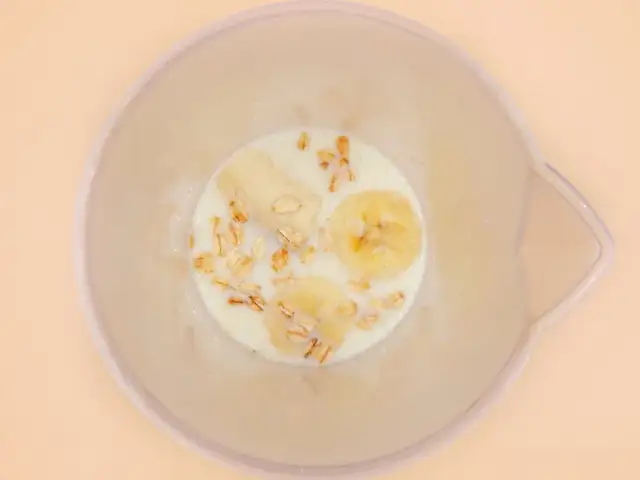 Koktajl bananowy z płatkami owsianymi - zdrowy przepis na śniadanie