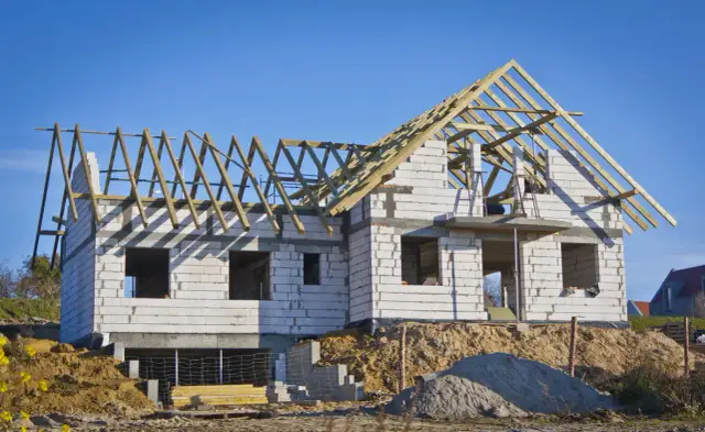 Ile kosztują pozwolenia na budowę domu? Zaskakujące wydatki, które musisz znać