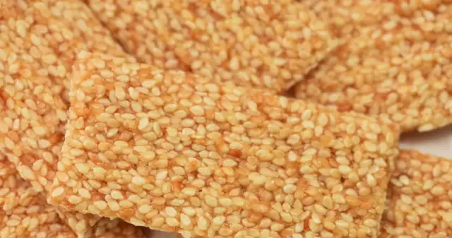 Czy pies może jeść sezamki - prawda o bezpieczeństwie tej przekąski