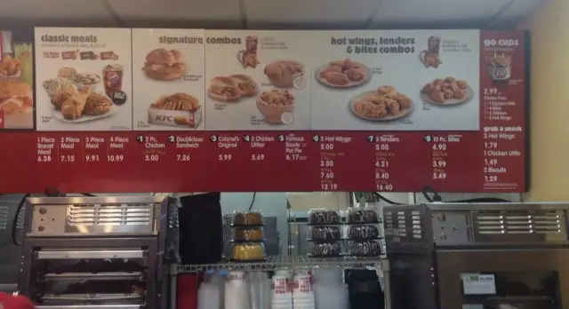 Jak wygląda KFC? Zobacz wnętrza i popularne menu w restauracji