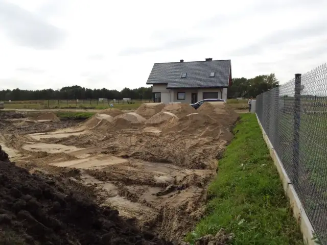 Jaka ziemia na podniesienie terenu? Wybierz najlepsze rozwiązanie dla stabilności