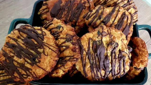 Jak upiec ciastka owsiane, które zachwycą smakiem i prostotą