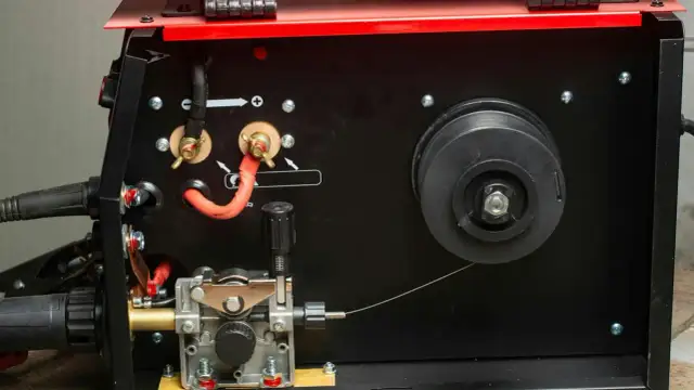 Spawarka czy migomat – który wybór ułatwi Twoje spawanie?