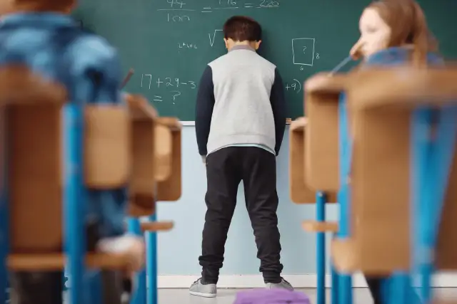 Lęk u dziecka: Jak rozpoznać i skutecznie pomóc? Poradnik