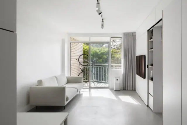 Minimum wizualnego szumu: jak tworzy się spokojne wnętrza w małych mieszkaniach