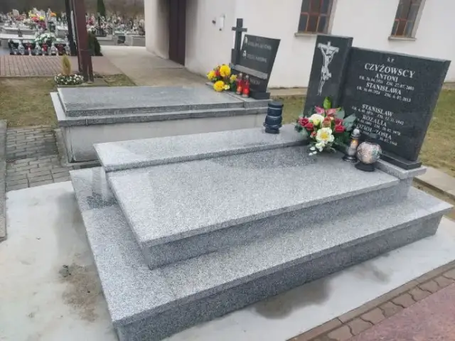 Ile czasu po pogrzebie można postawić pomnik, aby uniknąć problemów?