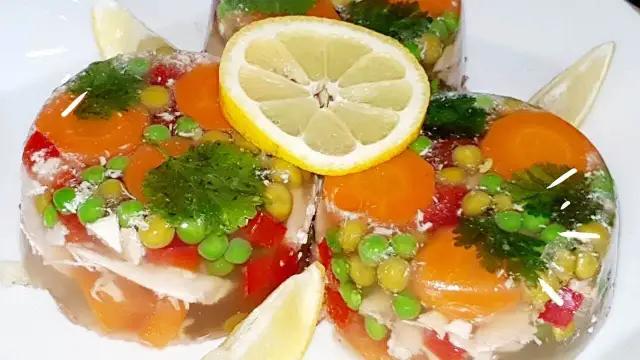 Jak zrobić galaretkę z rosołu - prosty przepis na smaczną przystawkę