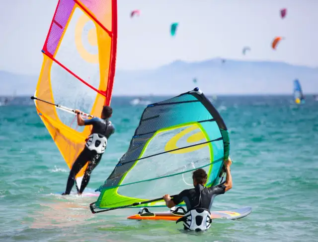 Windsurfing: Jaki wiatr jest idealny dla Ciebie? Sprawdź!