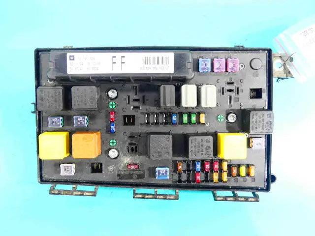 Astra H gdzie są bezpieczniki? Odkryj ich lokalizację i uniknij problemów