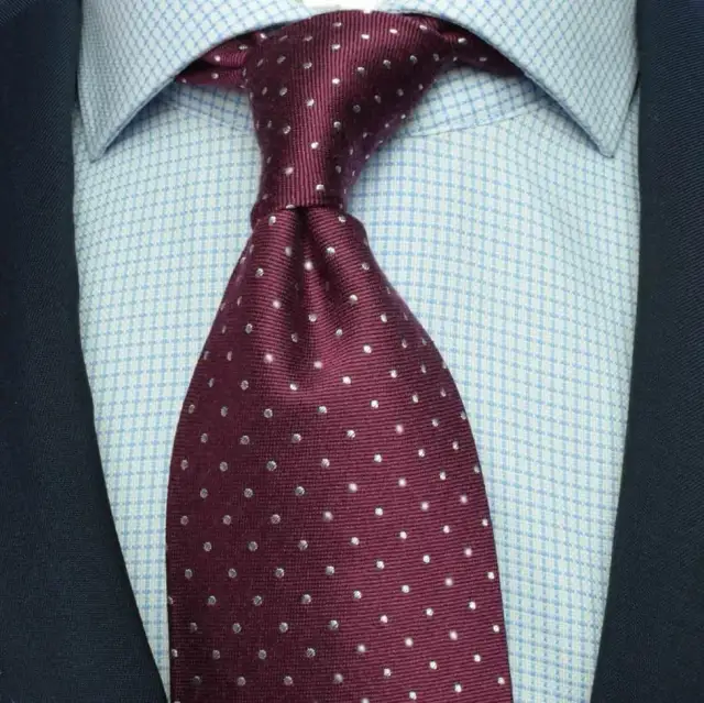 Jaki krawat do koszuli w kropki – uniknij modowych faux pas