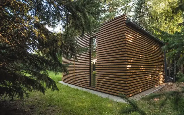 Jakie drewno na domek ogrodowy – wybierz trwałe i ekonomiczne rozwiązania