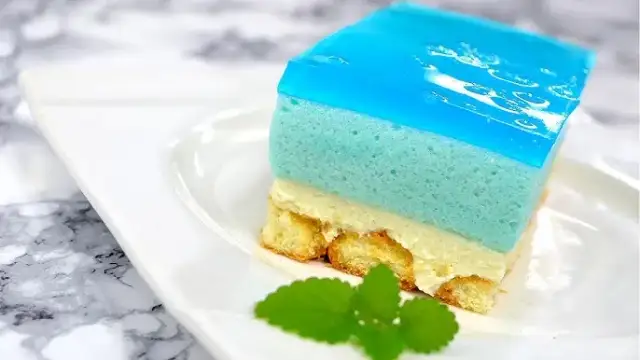 Pyszne ciasto smerfetka bez pieczenia - łatwy przepis na deser