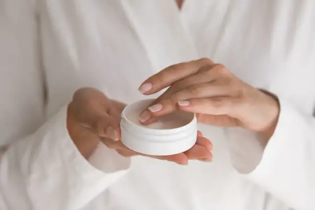 Najlepsze kremy do cery mieszanej - skuteczna pielęgnacja skóry
