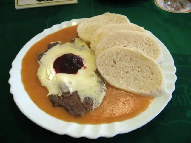 Gdzie zjeść w Pradze? Najlepsze restauracje i ukryte skarby kulinarne