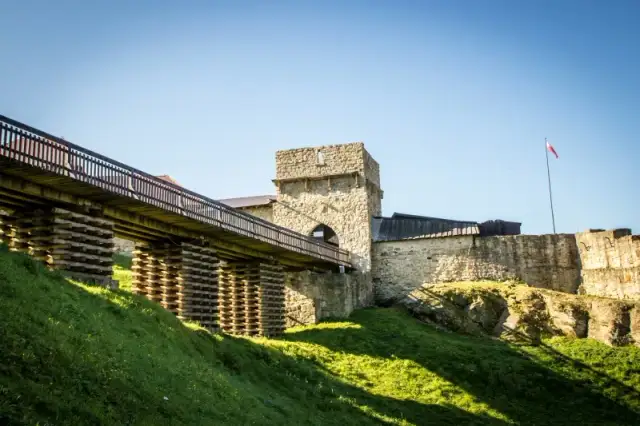 Zamek w Dobczycach: Fascynująca historia i atrakcje turystyczne w regionie