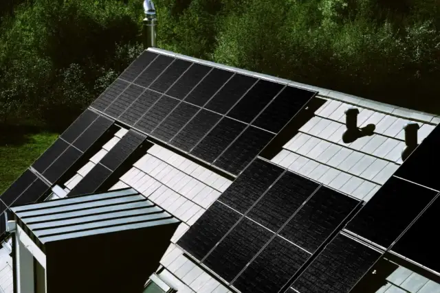 Fotowoltaika mono czy poli: Które panele wybrać, aby zaoszczędzić?