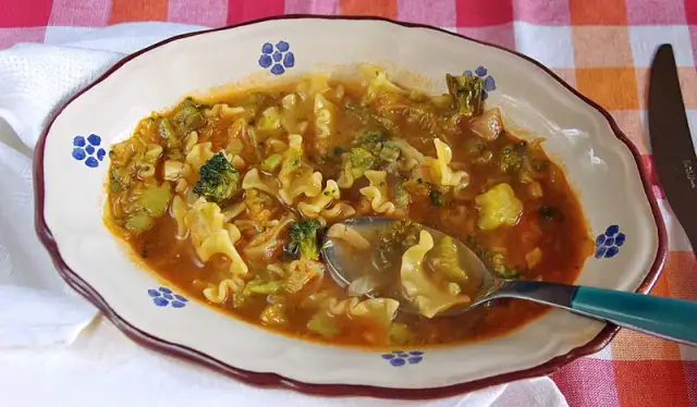 Minestra di Broccolo Romano: Ricetta Facile e Gustosa