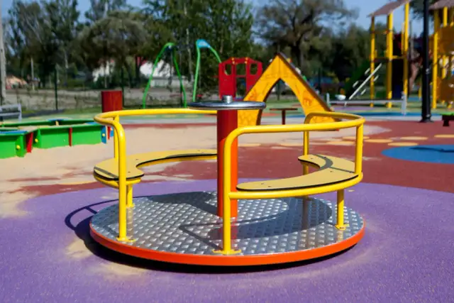 Jak zrobić karuzelę na plac zabaw - bezpieczne i trwałe rozwiązania