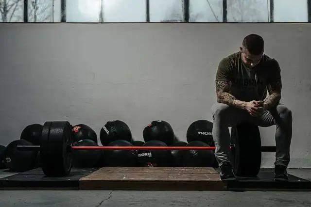 Ile razy trenować CrossFit? Znajdź swój plan i uniknij przetrenowania