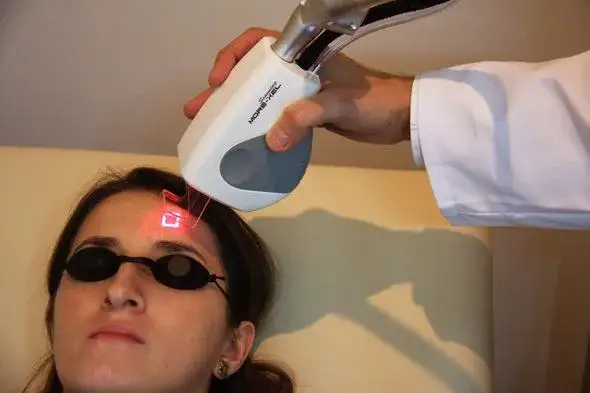 Laser frakcyjny co to jest i jak może odmłodzić Twoją skórę