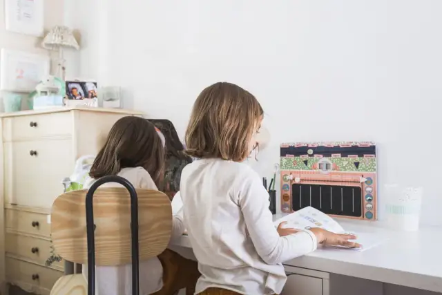 Krzesło dla 7-latka: Jak wybrać ergonomiczne? Poradnik Marty Tomaszewskiej