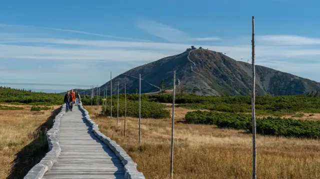 Ile km ma niebieski szlak na Śnieżkę? Odkryj jego tajemnice i trudności