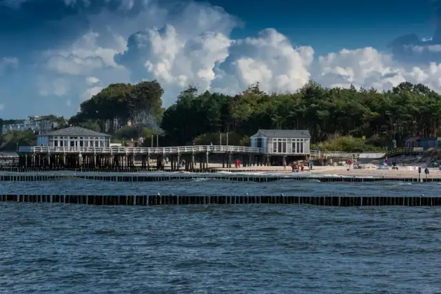 Jak dojechać do Ustronia Morskiego - najwygodniejsze opcje transportu