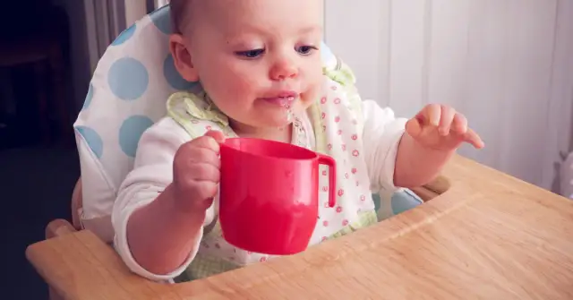Co powinno pić roczne dziecko? Najlepsze napoje i ważne wskazówki