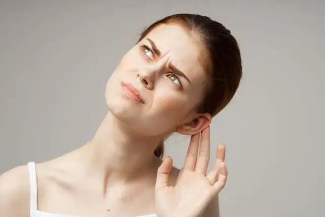 Skuteczne sposoby na ból ucha bez recepty - ulga bez wizyty u lekarza