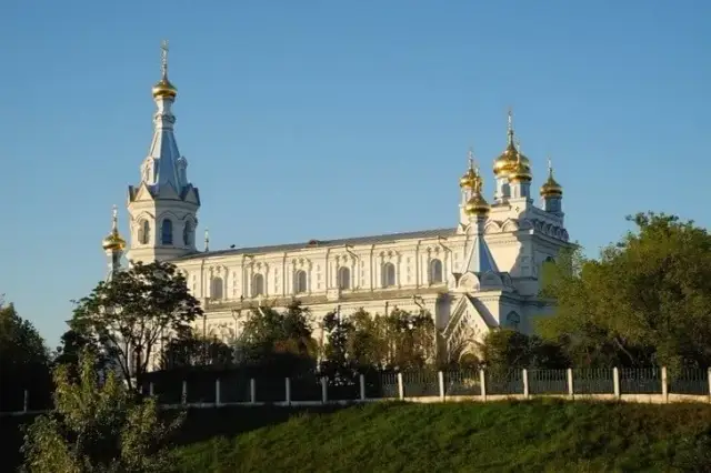 Niezapomniane atrakcje w Dyneburgu, które musisz zobaczyć