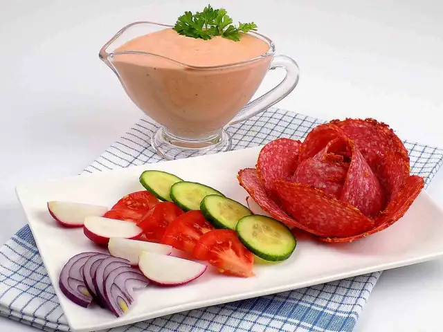 Kebab Kryspinów z jakim sosem - poznaj najlepsze połączenia smakowe