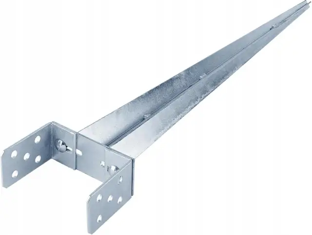 Metalowa kotwa do drewna z ostrym zakończeniem i uchwytem na słup.