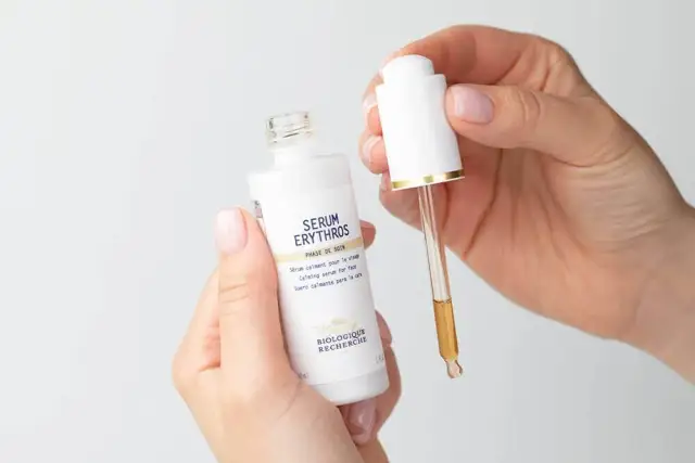 Co daje serum do twarzy? Poznaj jego moc i wybierz idealne dla siebie