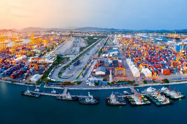 Spedytor międzynarodowy: Jak wygląda praca i ile zarobisz?