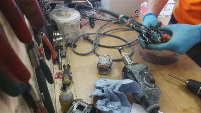 Jak złożyć Makita HR2470: krok po kroku, uniknij błędów podczas montażu