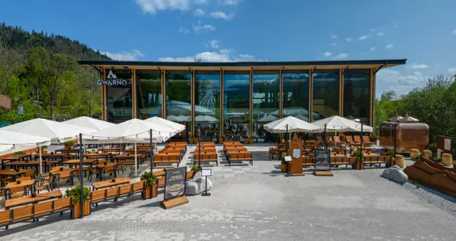 Restauracje na Gubałówce: Gdzie zjeść z najlepszym widokiem?