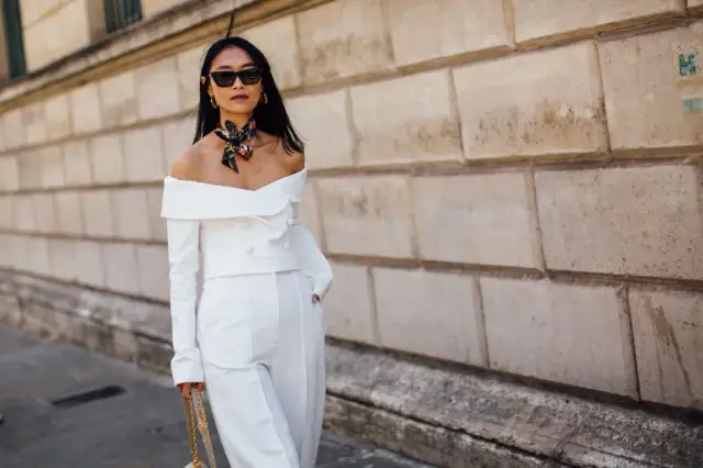 Białe spodnie: Jak je nosić? Porady stylistki na każdą okazję