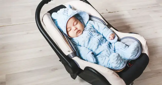 Do kiedy dziecko może jeździć w nosidełku? Sprawdź ważne limity