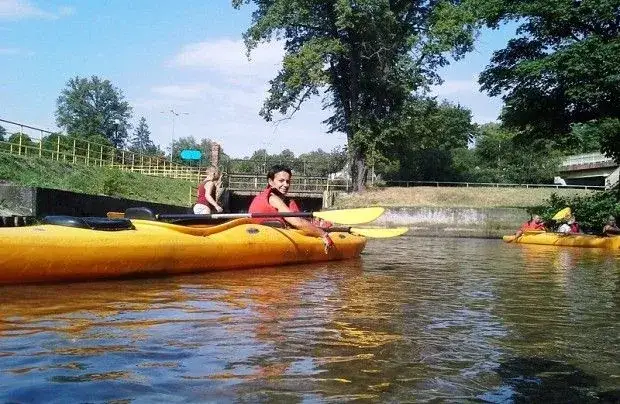 Spływ kajakowy Łeba: Trudne trasy i malownicze atrakcje czekają